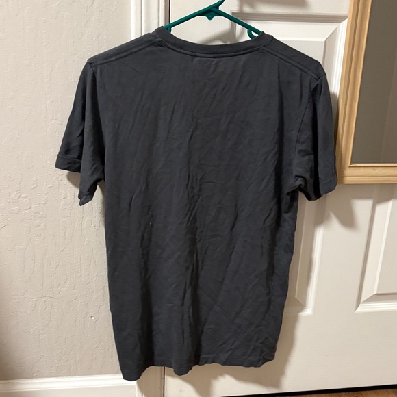 Uniqlo Black T-Shirt - Picture 3 of 3